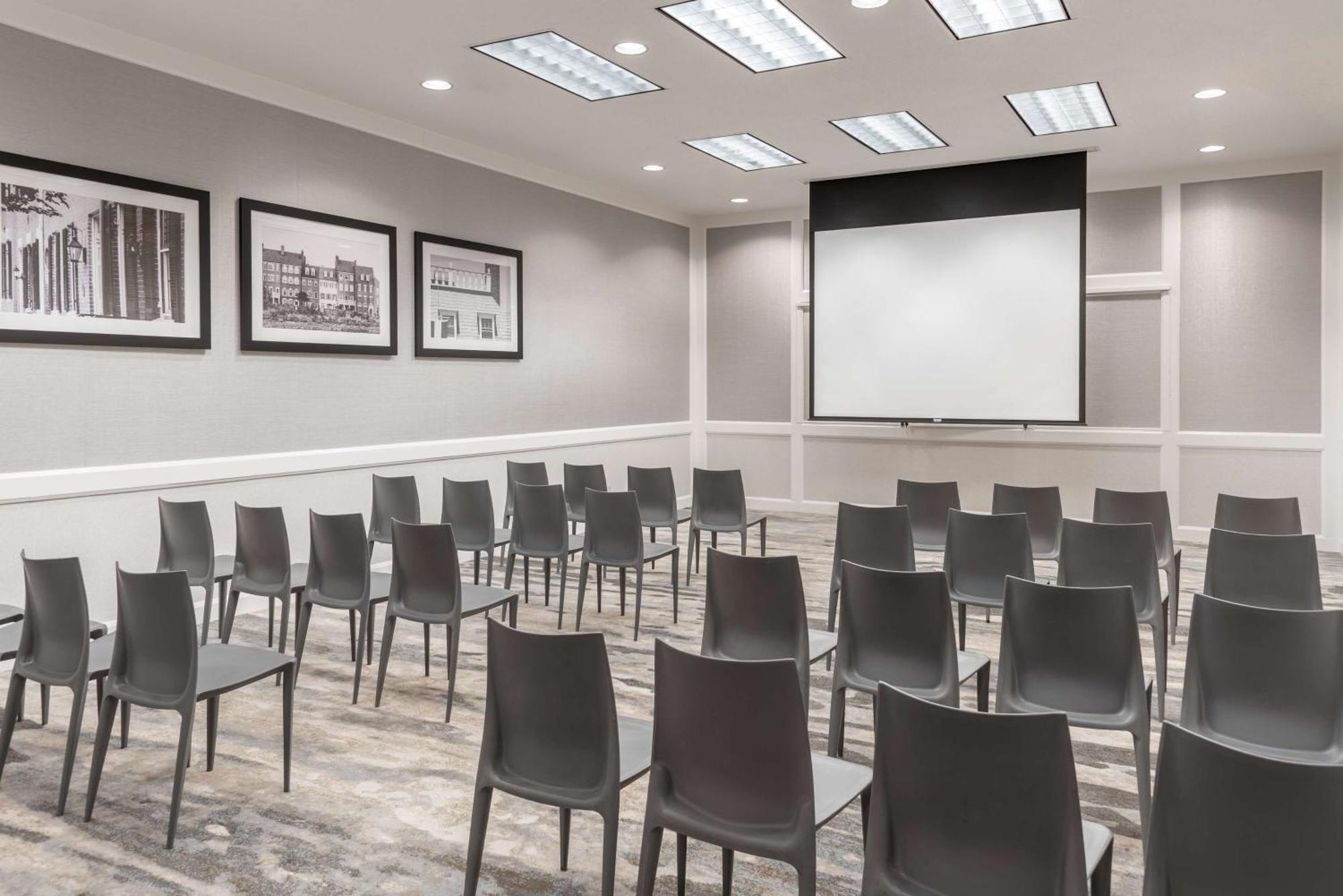 Hilton Alexandria Mark Center Экстерьер фото