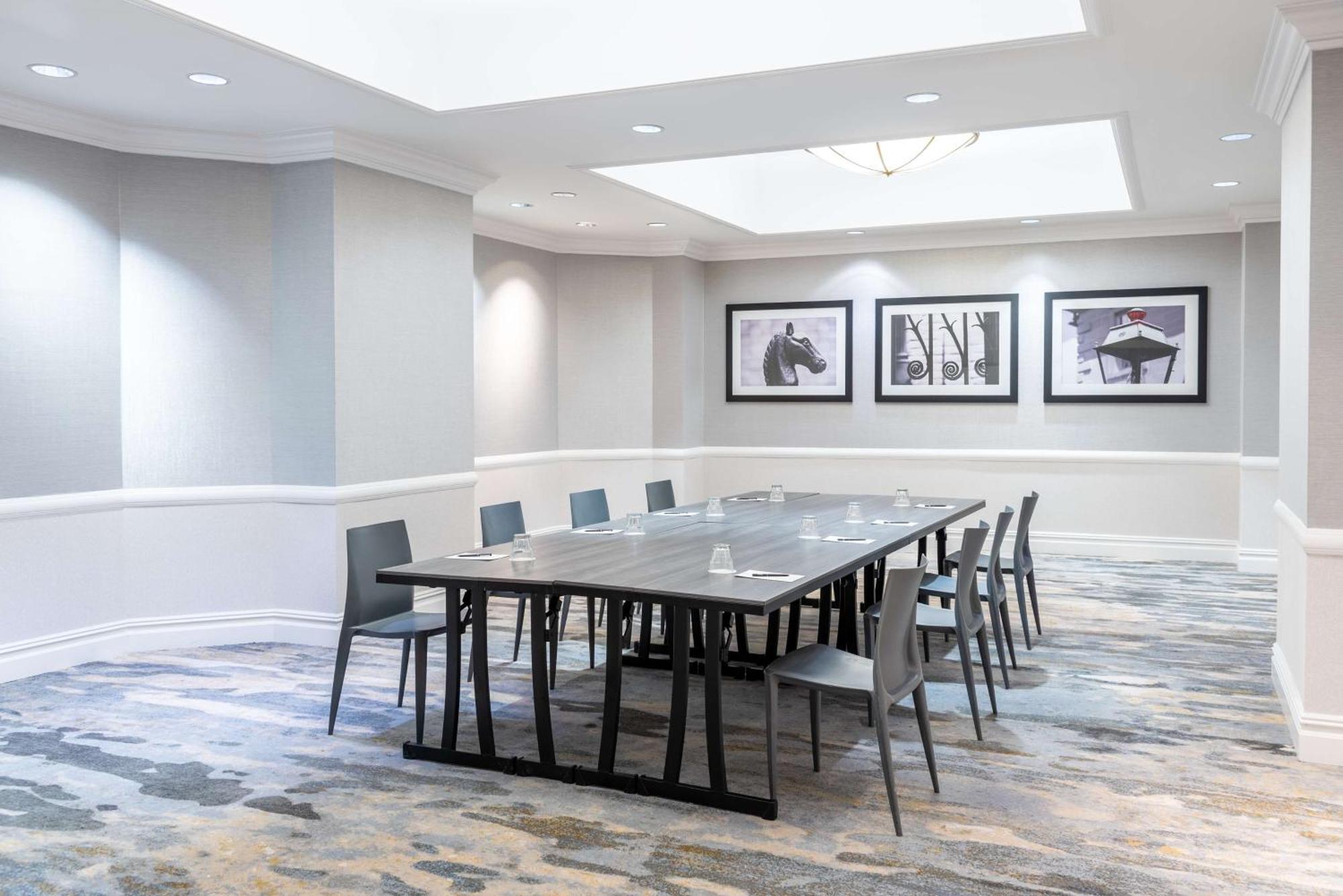 Hilton Alexandria Mark Center Экстерьер фото